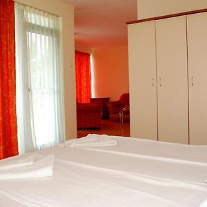 Studio mit Kingsize-Bett